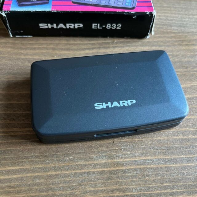 Калькулятор SHARP EL-832
