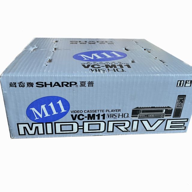"Видеомагнитофон Sharp VC-M11"