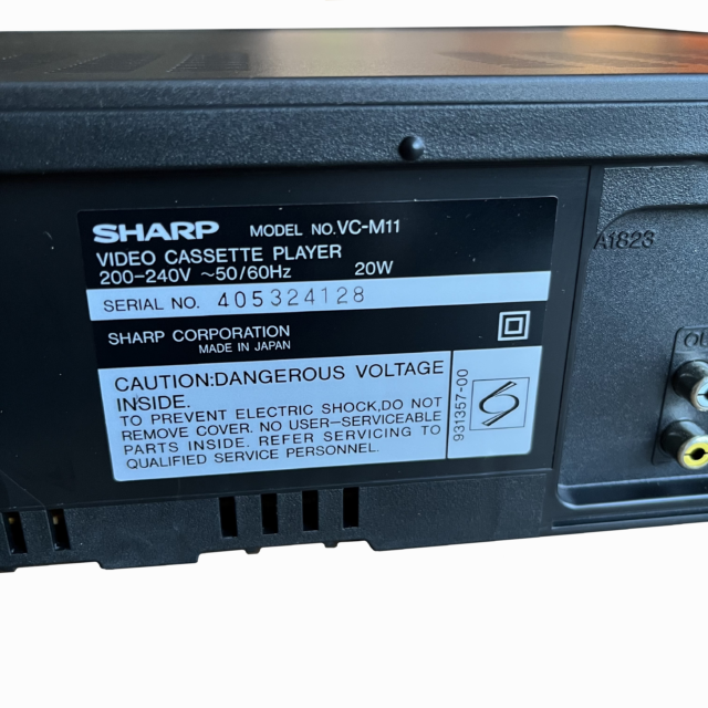 "Видеомагнитофон Sharp VC-M11"
